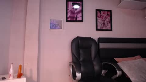 Snapshot of lauwild_ chatting on 01-13-26, 11:26 LauWild online show from 01-13-26, 11:26