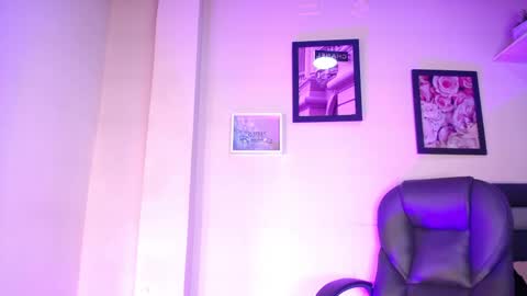 Snapshot of lauwild_ chatting on 01-14-26, 11:16 LauWild online show from 01-14-26, 11:16