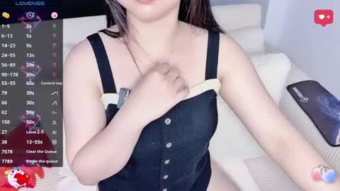 Snapshot of lavender_02 chatting on 05-15-26, 11:01 Tina online show from 05-15-26, 11:01