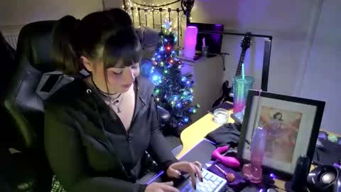 Lavenderrzz online show from 12-19-25, 02:24