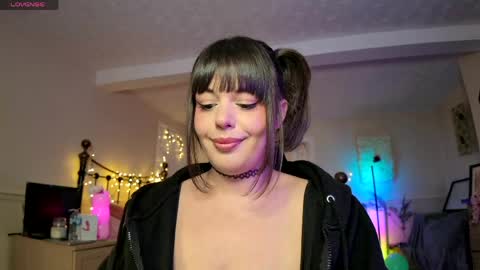 Snapshot of lavenderrzz19 chatting on 05-13-26, 01:30 Lavenderrzz online show from 05-13-26, 01:30