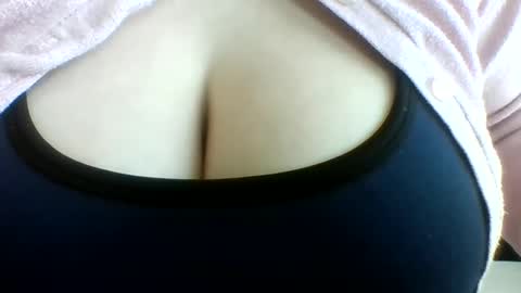 layannalea online show from 05-04-26, 01:23
