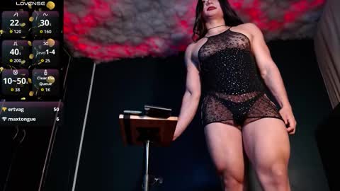 Layla   help me with your thumbs up its important  online show from 12-23-25, 01:25