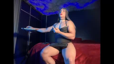 Layla   help me with your thumbs up its important  online show from 03-16-26, 09:30