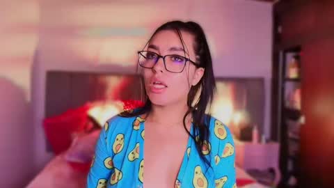 Layla online show from 03-08-25, 10:43