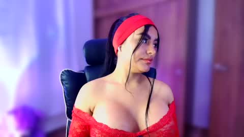 Layla online show from 04-01-26, 03:40