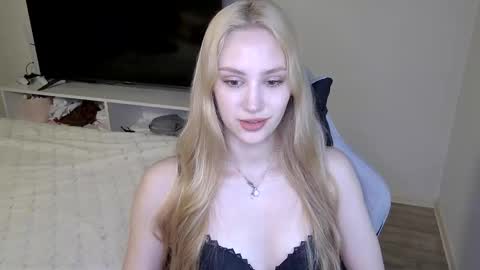 Snapshot of laylapretty001 chatting on 05-21-26, 04:19 LaylaPretty001 online show from 05-21-26, 04:19