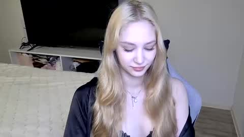 Snapshot of laylapretty001 chatting on 05-25-26, 04:18 LaylaPretty001 online show from 05-25-26, 04:18