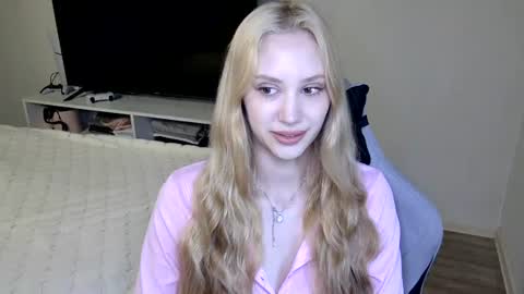 Snapshot of laylapretty001 chatting on 06-16-26, 04:15 LaylaPretty001 online show from 06-16-26, 04:15