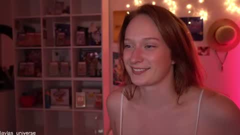 Snapshot of laylas_universe chatting on 06-17-26, 06:49 Layla Universe online show from 06-17-26, 06:49