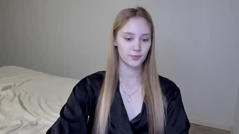 Laylla001 online show from 01-07-25, 05:43