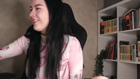 Lisa online show from 10-18-25, 04:26