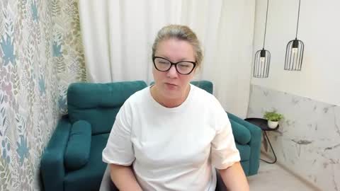 Snapshot of lea_fruit chatting on 05-16-26, 05:04 Lea online show from 05-16-26, 05:04