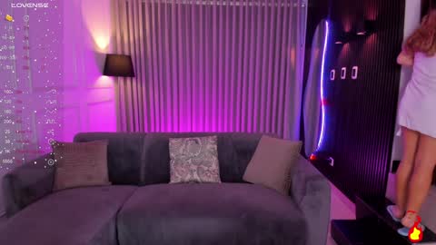 Snapshot of leah_greyy chatting on 12-30-24, 03:46 Leah Greyy online show from 12-30-24, 03:46