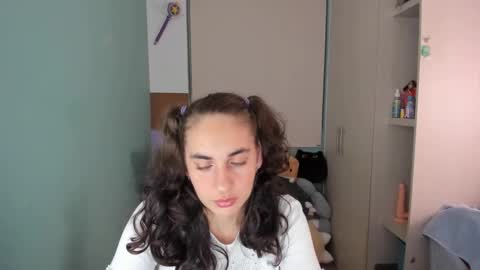 Snapshot of leah_sm chatting on 01-21-25, 02:54 Laura online show from 01-21-25, 02:54