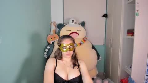 Snapshot of leah_sm chatting on 02-15-26, 07:51 Laura online show from 02-15-26, 07:51