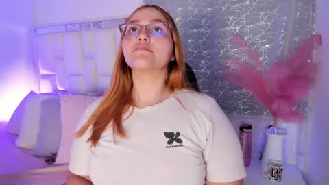 Leah  online show from 07-11-26, 03:42