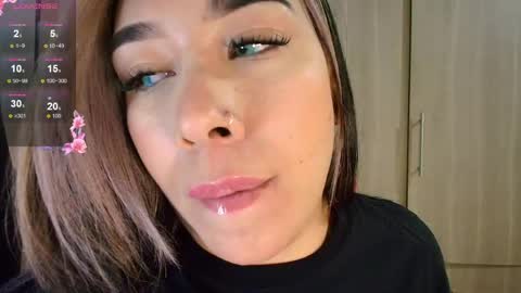 Snapshot of leahtemptation chatting on 05-09-26, 01:22 leah online show from 05-09-26, 01:22