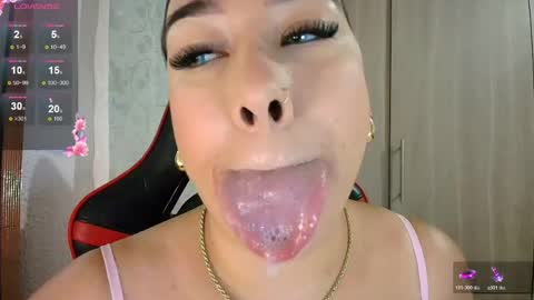 Snapshot of leahtemptation chatting on 06-07-26, 10:41 leah online show from 06-07-26, 10:41