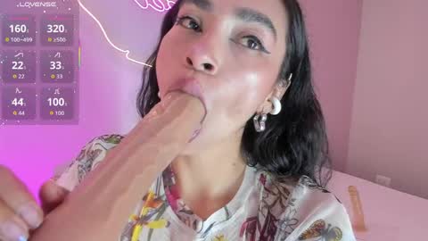 Snapshot of leamonroe__ chatting on 05-29-26, 10:19 Hey Im Lea online show from 05-29-26, 10:19