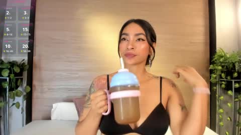 Snapshot of leamonroe__ chatting on 06-07-26, 12:20 Hey Im Lea online show from 06-07-26, 12:20