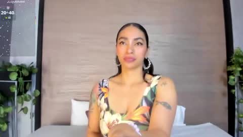 Snapshot of leamonroe__ chatting on 06-08-26, 12:27 Hey Im Lea online show from 06-08-26, 12:27