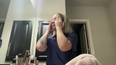 Snapshot of leanneluxecouple chatting on 10-06-25, 10:34 leanneluxecouple online show from 10-06-25, 10:34