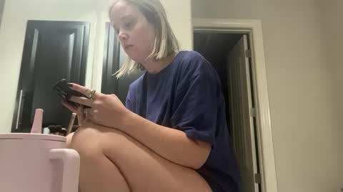 Snapshot of leanneluxecouple chatting on 10-07-25, 10:23 leanneluxecouple online show from 10-07-25, 10:23