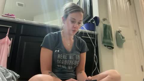 Snapshot of leanneluxecouple chatting on 10-13-25, 10:26 leanneluxecouple online show from 10-13-25, 10:26
