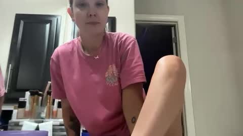 Snapshot of leanneluxecouple chatting on 10-21-25, 10:27 leanneluxecouple online show from 10-21-25, 10:27