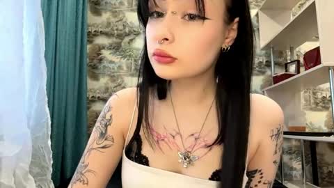 Kiki online show from 04-19-26, 03:11