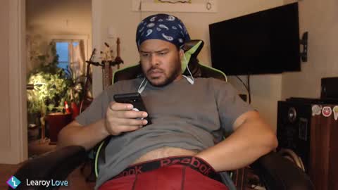 Snapshot of learoy chatting on 12-16-24, 11:50 Learoy online show from 12-16-24, 11:50