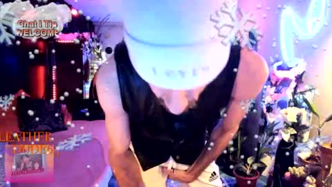 Snapshot of leatherdude69 chatting on 12-21-24, 02:19 leatherdude69 online show from 12-21-24, 02:19
