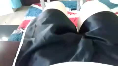 Snapshot of leatherpants68 chatting on 06-10-26, 06:40 leatherpants68 online show from 06-10-26, 06:40