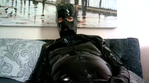 Snapshot of leathertease chatting on 01-07-25, 11:05 master or sir online show from 01-07-25, 11:05