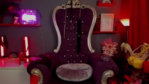 Snapshot of leavonnouire chatting on 06-15-26, 01:52 Lea online show from 06-15-26, 01:52