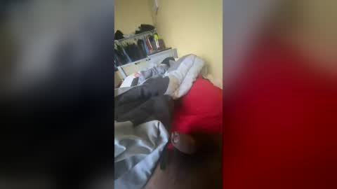 lee219521 online show from 08-09-26, 04:56