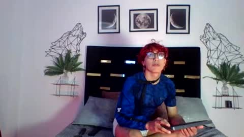 Snapshot of lee_roses chatting on 06-08-26, 07:25 leeh online show from 06-08-26, 07:25
