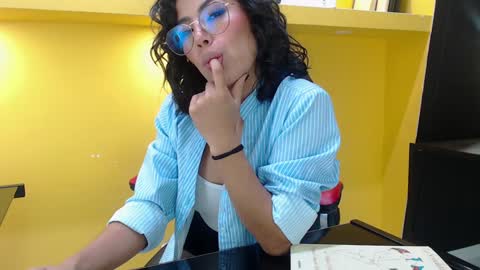 Snapshot of leethompson_ chatting on 12-19-24, 09:17 Leet  online show from 12-19-24, 09:17