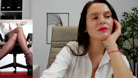 Snapshot of legswattitude chatting on 12-04-24, 12:58 Elle online show from 12-04-24, 12:58