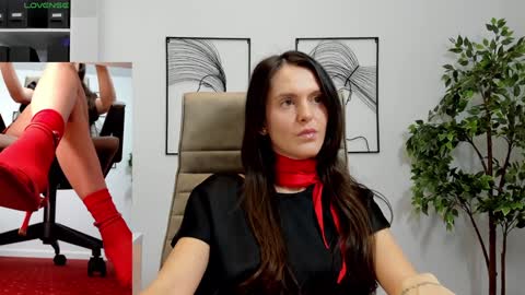 Snapshot of legswattitude chatting on 12-06-24, 01:22 Elle online show from 12-06-24, 01:22