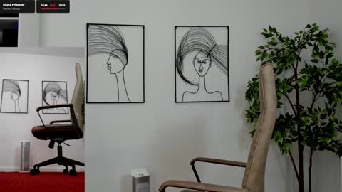 Snapshot of legswattitude chatting on 01-09-25, 09:06 Elle online show from 01-09-25, 09:06