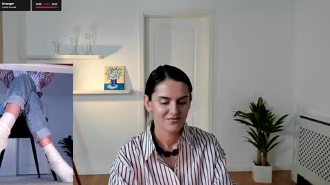 Snapshot of legswattitude chatting on 01-16-25, 09:59 Elle online show from 01-16-25, 09:59