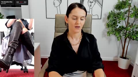 Snapshot of legswattitude chatting on 01-27-25, 11:54 Elle online show from 01-27-25, 11:54