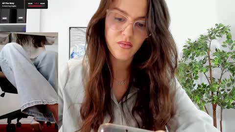 Snapshot of legswattitude chatting on 01-30-25, 10:50 Elle online show from 01-30-25, 10:50