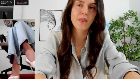 Snapshot of legswattitude chatting on 01-30-25, 01:53 Elle online show from 01-30-25, 01:53