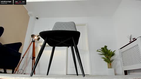 Snapshot of legswattitude chatting on 02-02-25, 05:37 Elle online show from 02-02-25, 05:37