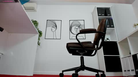 Snapshot of legswattitude chatting on 03-12-25, 08:51 Elle online show from 03-12-25, 08:51