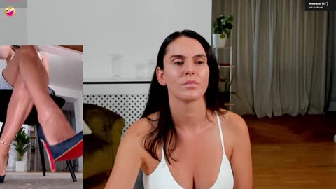 Snapshot of legswattitude chatting on 09-14-25, 01:54 Elle online show from 09-14-25, 01:54