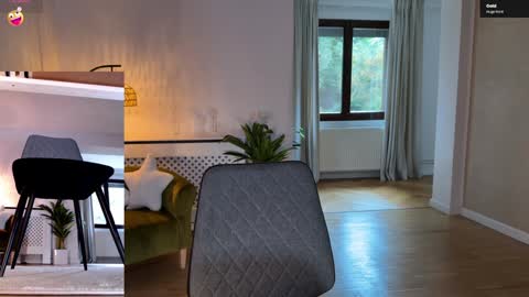 Snapshot of legswattitude chatting on 10-18-25, 12:50 Elle online show from 10-18-25, 12:50